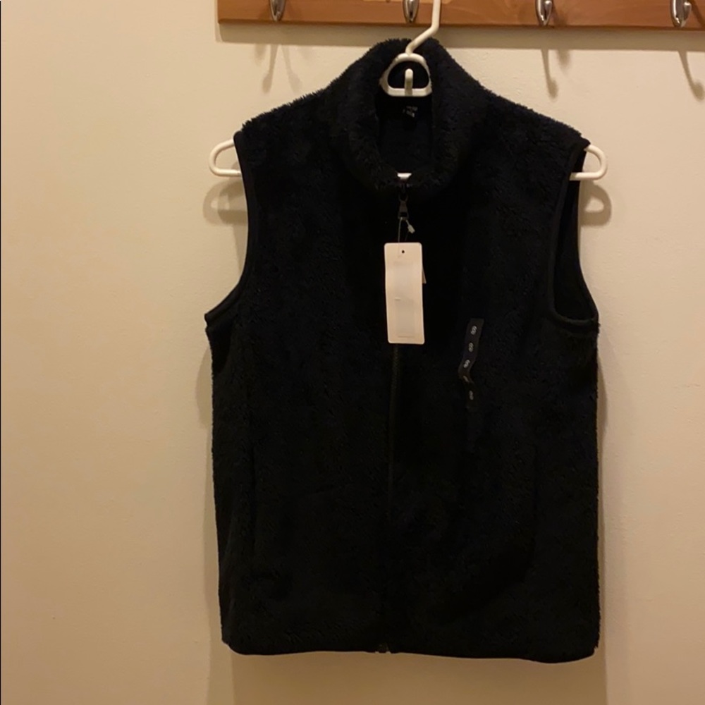 New Uniqlo Black Vest. Small.